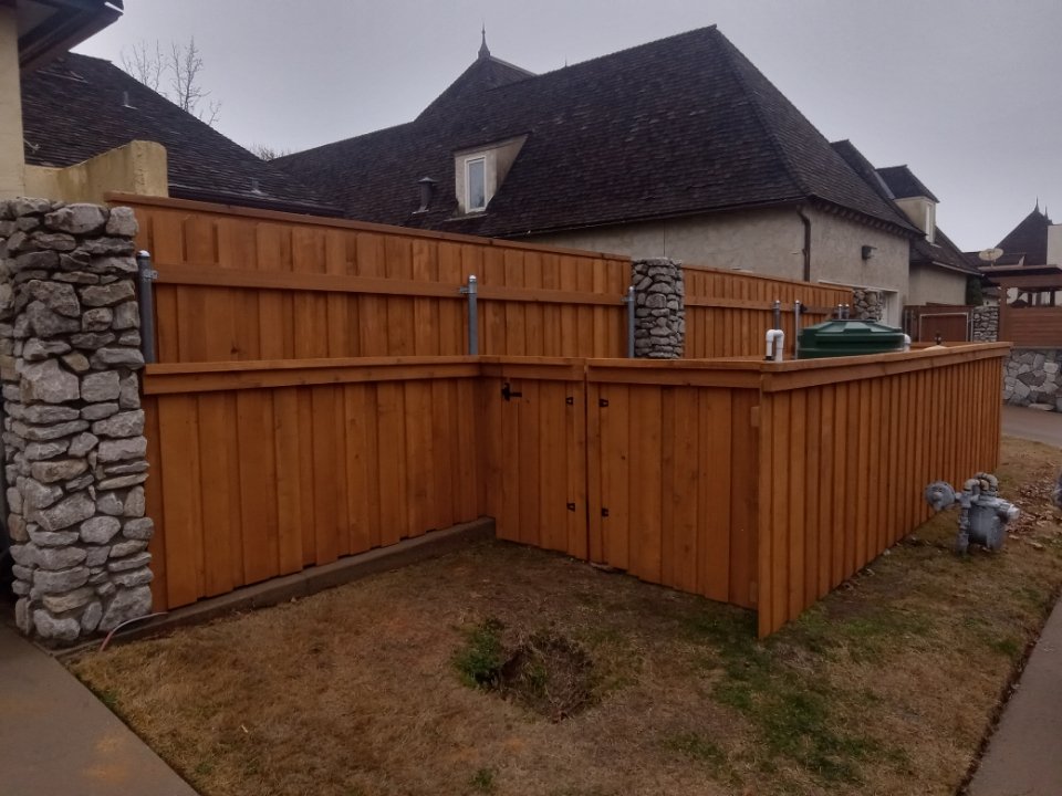 Latest residential cedar fence installation service near Wichita Falls, Texas by our expert fence builders. Inquire now for custom fencing solutions by the the best and most qualitative fence company and fence contractor near you.